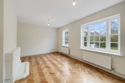 Stonehills Court, Dulwich, Image 2