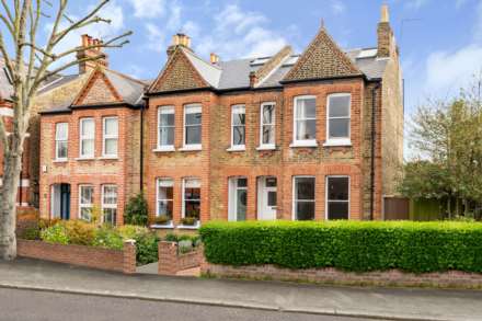 3 Bedroom End Terrace, Beauval Rd, East Dulwich, SE22