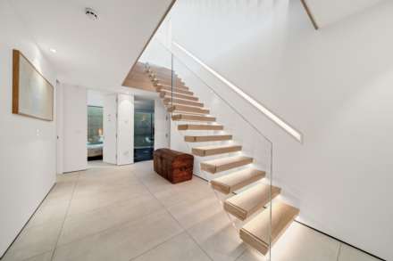 Frank Dixon Close, Dulwich Village, SE21, Image 24