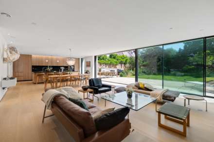 Frank Dixon Close, Dulwich Village, SE21, Image 4