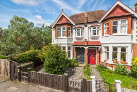 4 Bedroom End Terrace, Dovercourt Road, SE22