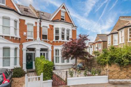 2 Bedroom Flat, Ardbeg Road, London