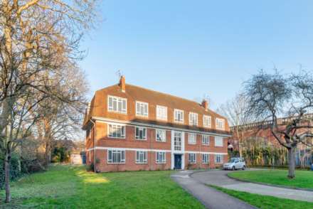 4 Bedroom Flat, Cobb Court Burbage Road London