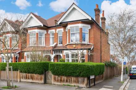 4 Bedroom Semi-Detached, Woodwarde Road, Dulwich, SE22 8UT