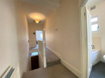 Highlever Road, Image 3