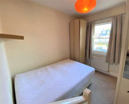 Highlever Road, Image 6