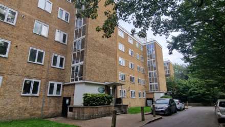Innes Gardens, London, Image 16
