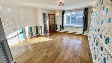 3 Bedroom Semi-Detached, Fairmead Crescent, Rushden