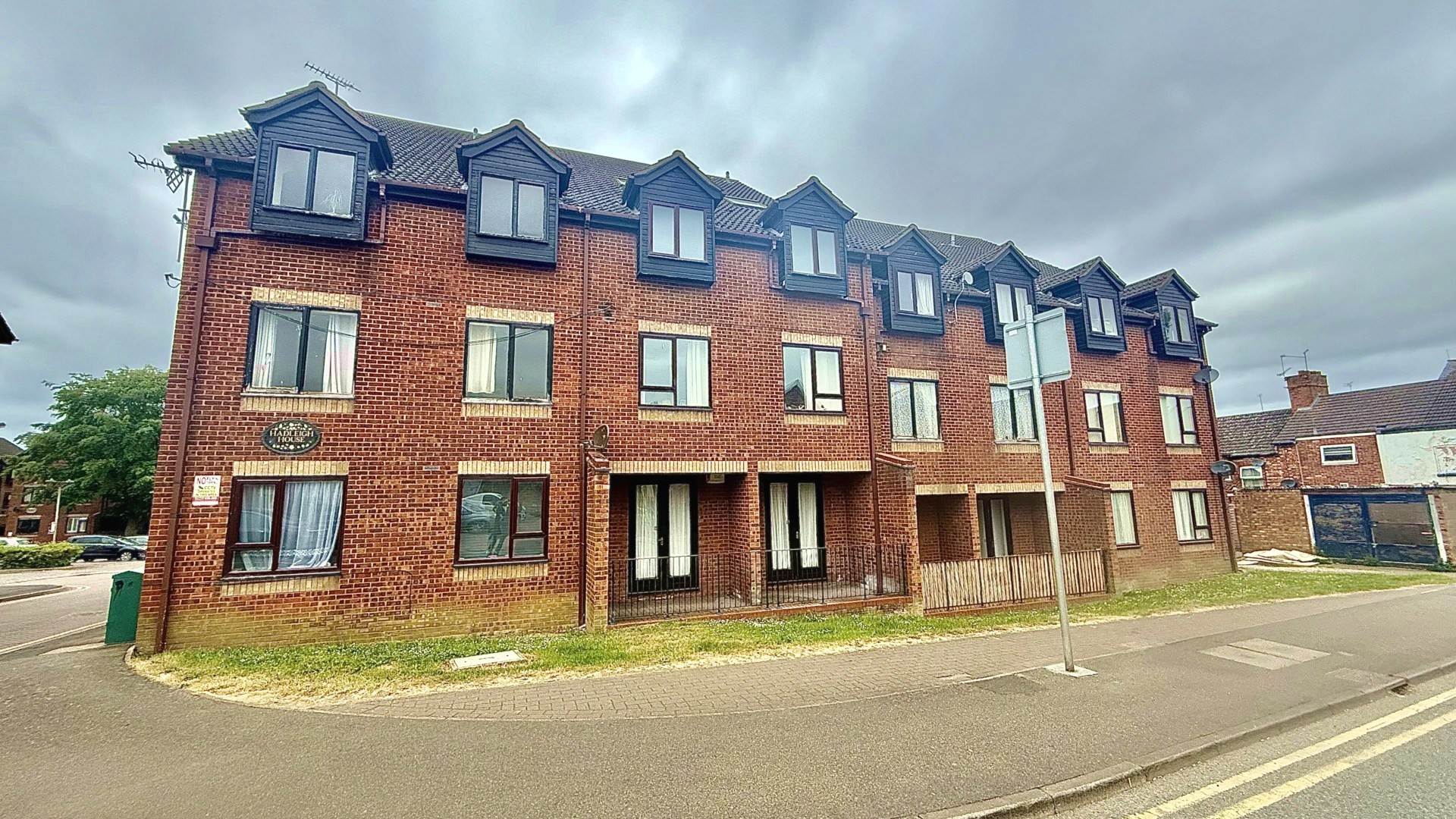 Hadleigh House, Rushden, Image 2
