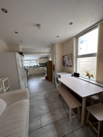 Heathfield Road, Image 4