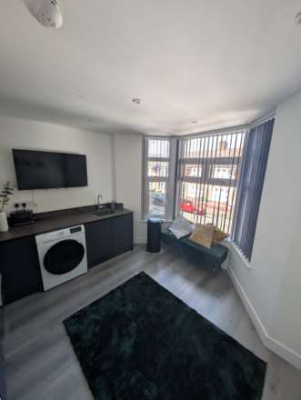 Flat 4 - 202 Corporation Road, Cardiff, Image 2