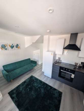 Flat 4 - 202 Corporation Road, Cardiff, Image 3