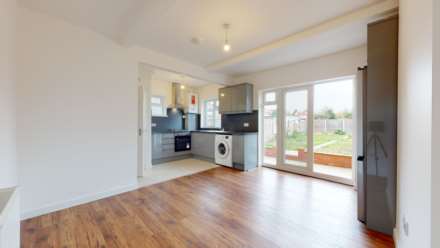 3 Bedroom Semi-Detached, Spring Grove Road, Hounslow, TW3 4BW