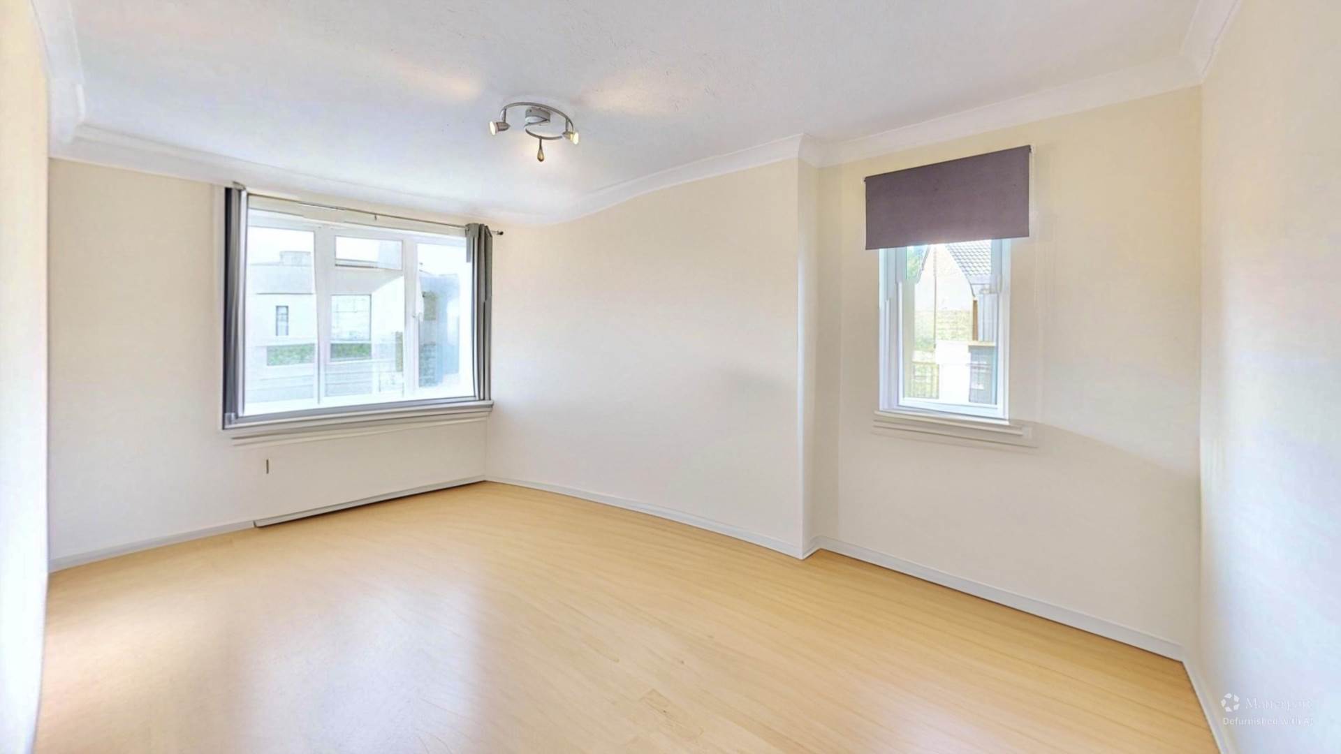 Abbott Close, Hampton, Image 4