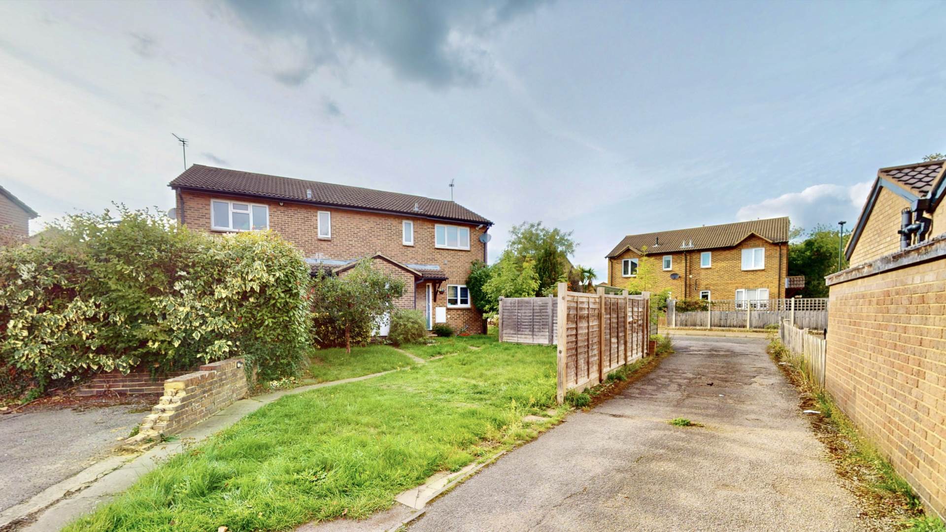 Abbott Close, Hampton, Image 5