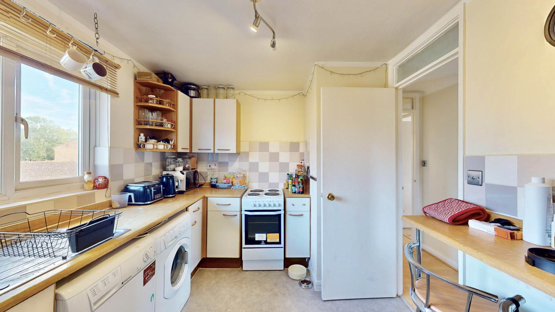 Abbott Close, Hampton, Image 9
