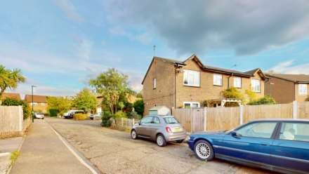 Abbott Close, Hampton, Image 10