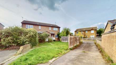Abbott Close, Hampton, Image 5