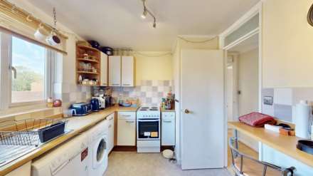 Abbott Close, Hampton, Image 9