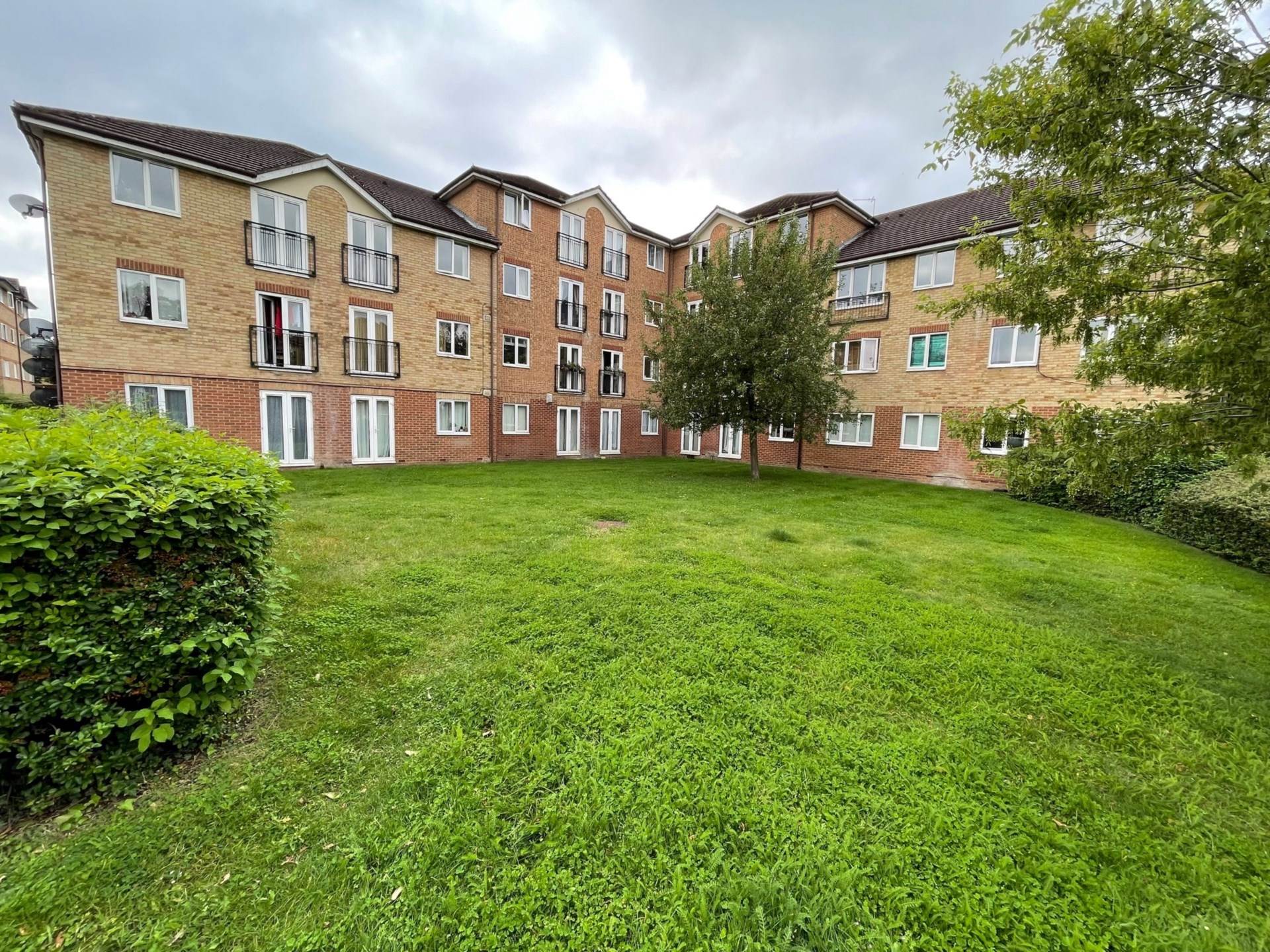 Varsity Drive, Twickenham, Image 6