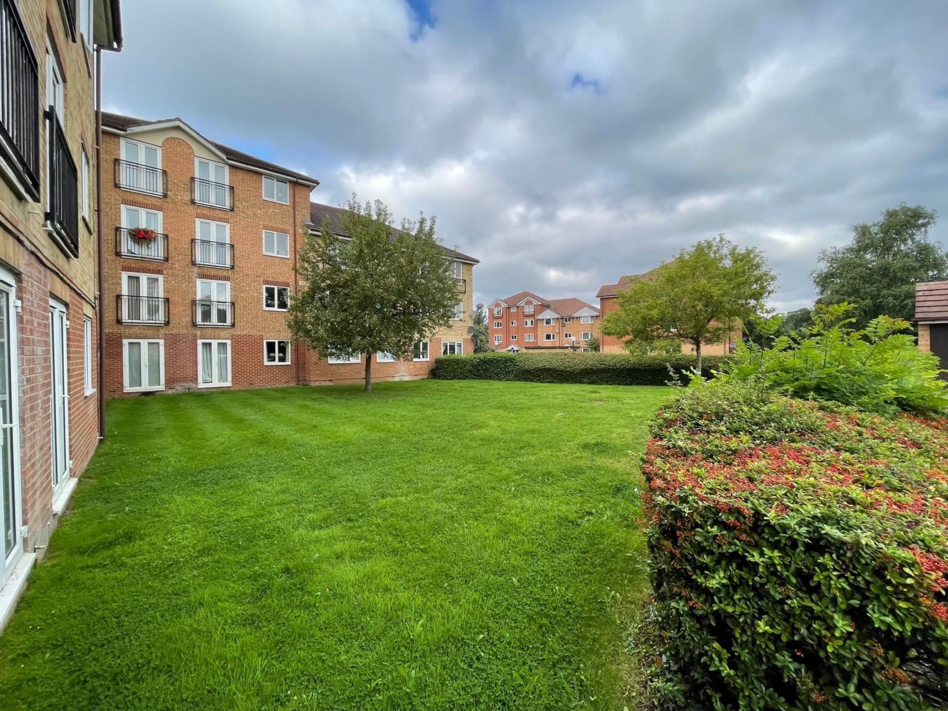 Varsity Drive, Twickenham, Image 7