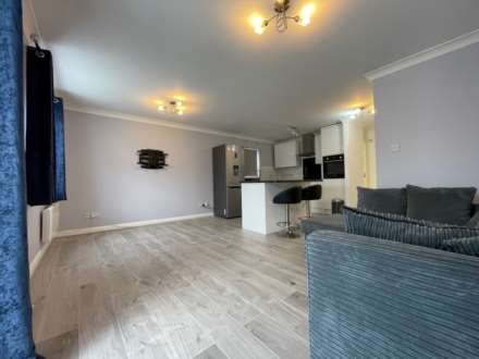 Varsity Drive, Twickenham, Image 2