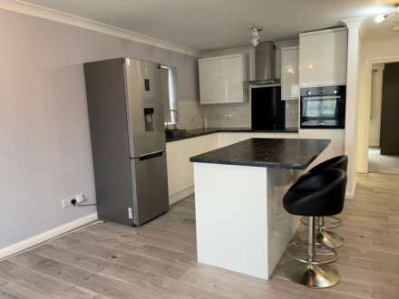 Varsity Drive, Twickenham, Image 3