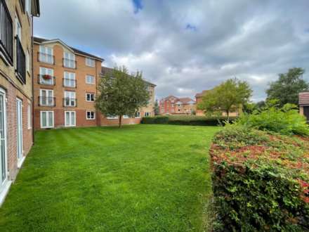 Varsity Drive, Twickenham, Image 7