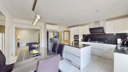 Property For Sale Kingsclere Road, Basingstoke