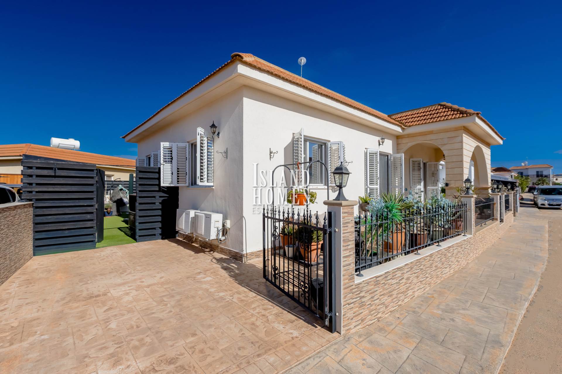 House in Liopetri - view 1