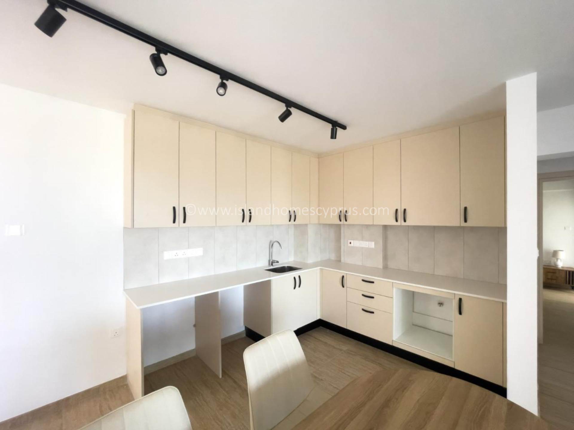 House in Deryneia - Image 5