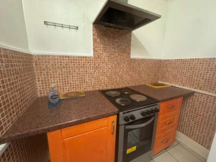 Harvaston Parade Tilehurst Reading, Reading, Image 4