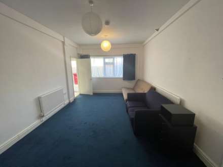Harvaston Parade Tilehurst Reading, Reading, Image 5