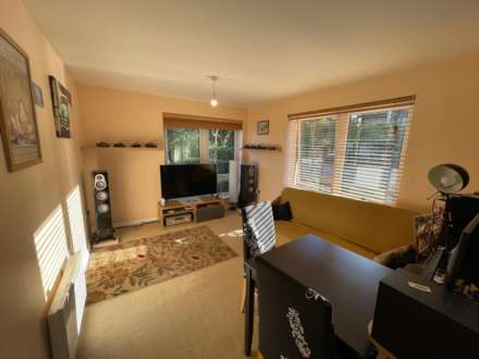 Meadow Way, Caversham, Image 4