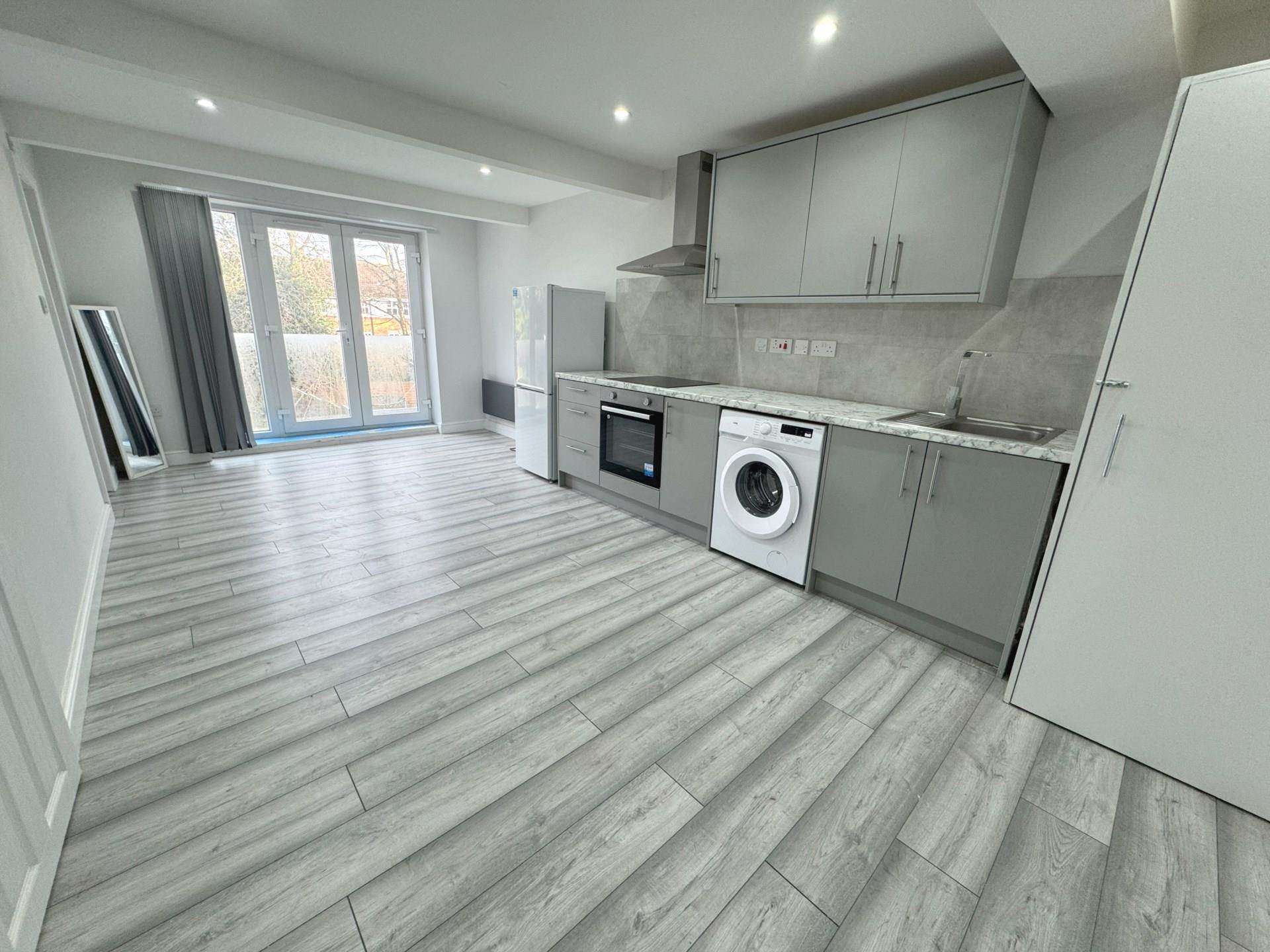 Tilehurst Road, Reading, Image 1