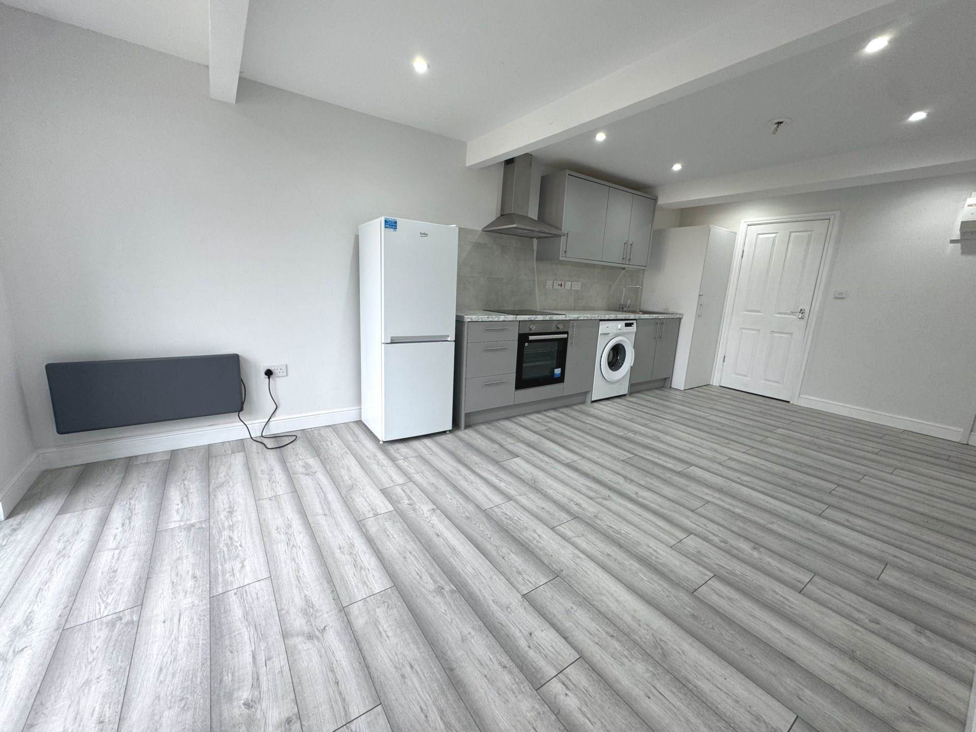 Tilehurst Road, Reading, Image 3
