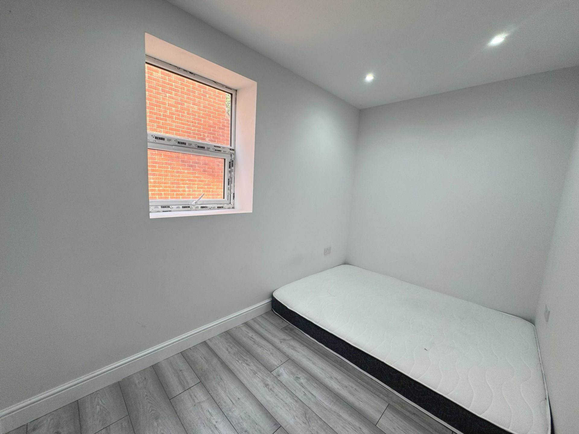 Tilehurst Road, Reading, Image 6