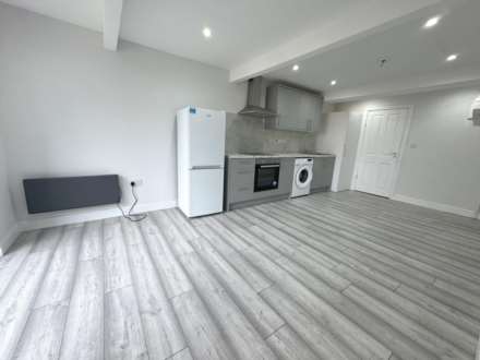 Tilehurst Road, Reading, Image 3