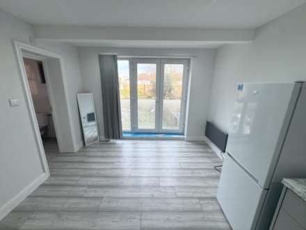 Tilehurst Road, Reading, Image 4
