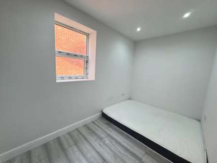 Tilehurst Road, Reading, Image 6
