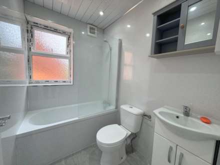 Tilehurst Road, Reading, Image 7