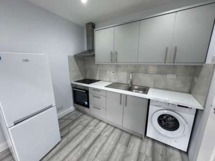 Tilehurst Road, Reading, Image 4