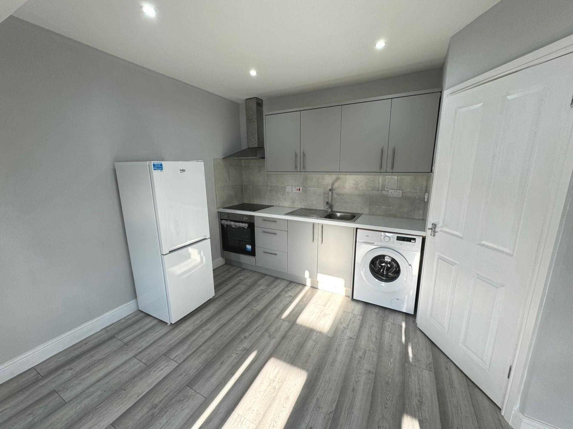 Tilehurst Road, Reading, Image 1