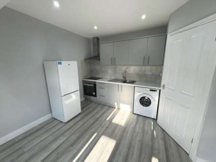 Tilehurst Road, Reading, Image 1