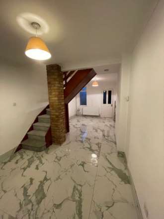 2 Bedroom Terrace, Wolseley Street, RG1
