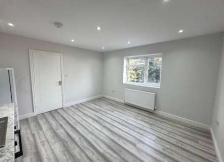 Tilehurst Road, Reading, Image 3