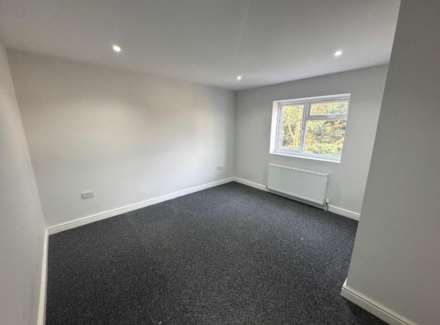 Tilehurst Road, Reading, Image 4