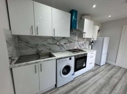 Tilehurst Road, Reading, Image 8