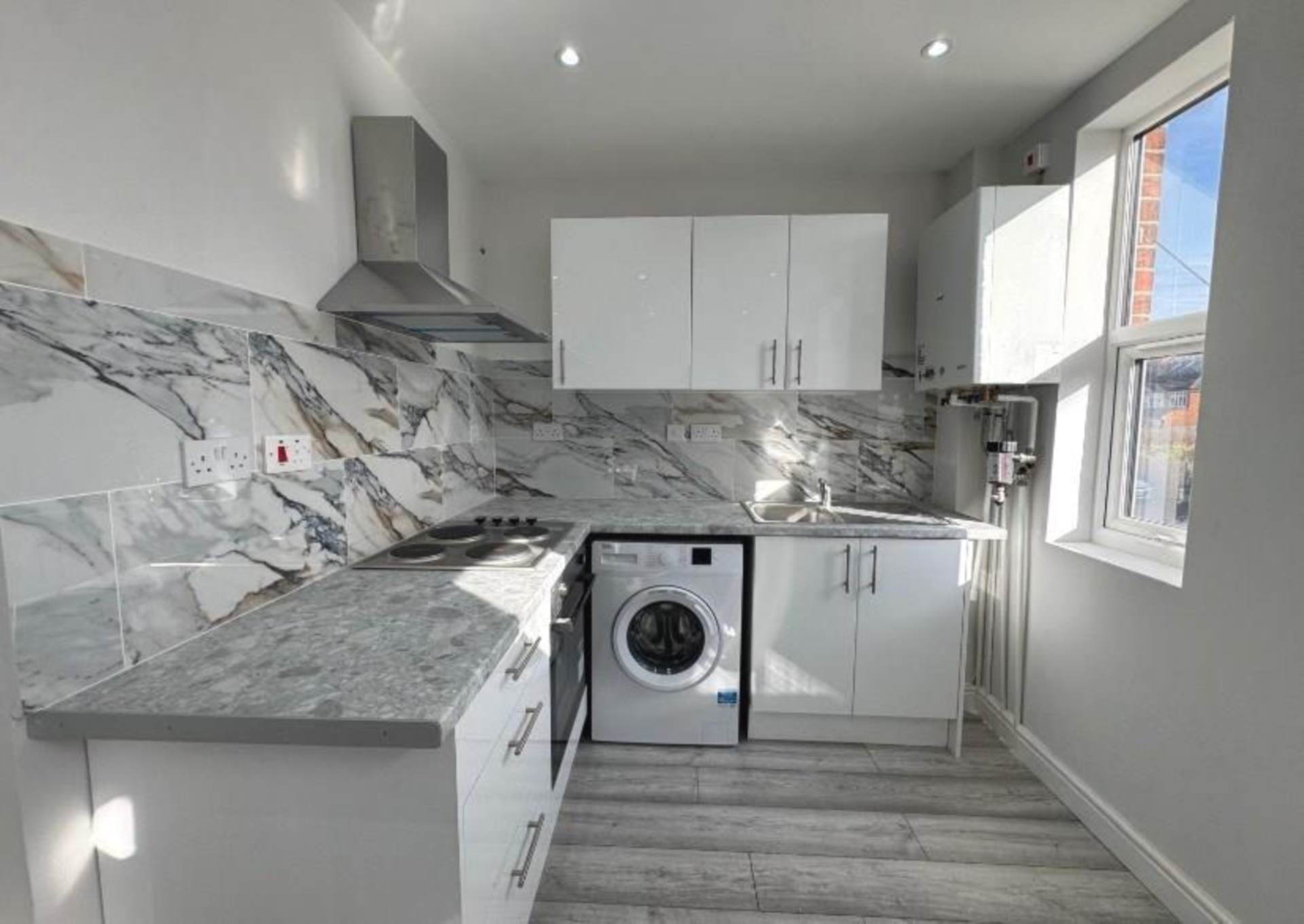 Tilehurst Road, Reading, Image 1