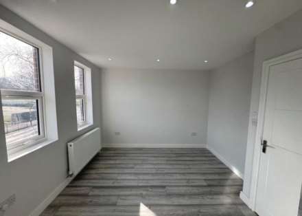 Tilehurst Road, Reading, Image 3